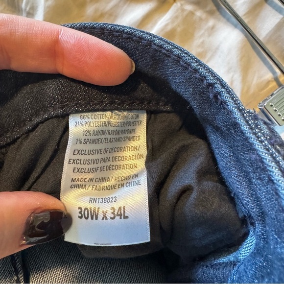 SHYANNE WOMEN'S MR. FLARE STARS & STRIPES FLARE JEANS size 30x34 new w/o tags - Picture 8 of 14